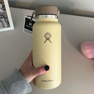 Limited edition hydroflask in beech